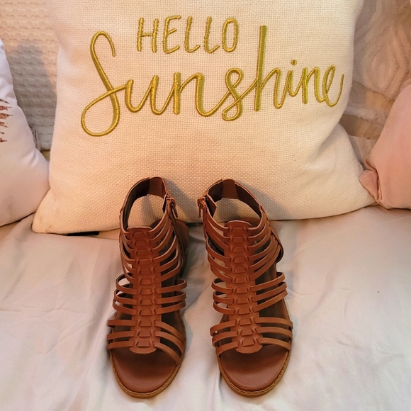 True Craft gladiator sandals for girls, sz. 2 - Picture 1 of 9